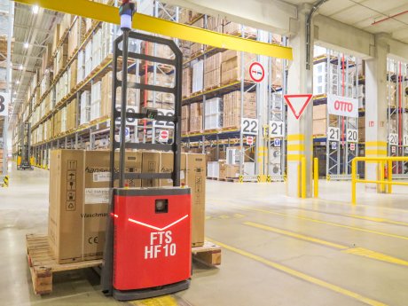 autonomer mobiler Roboter im Logistikzentrum Löhne_© Hermes Fulfilment.jpg