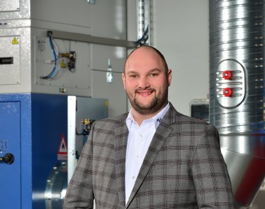 Das stabile Exportgeschäft trägt TEKA weiter durch das Jahr. Darüber freut sich Geschäftsführer Simon Telöken.