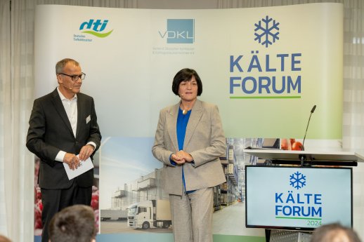 Bild Kälteforum 2024_RA Jan Peilnsteiner und Dr. Sabine Eichner.jpg