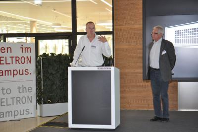 Dr. Nicholas Matten, der neue Geschäftsführer für Vertrieb und Marketing, wurde vom Vorsitzenden der Geschäftsführung, Rudolf Sonnemann (rechts), vorgestellt und erläuterte anschließend seine Ziele für das Unternehmen