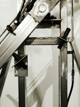 Bild 3 ACE Industriestossdaempfer Testaufbau Detail.jpg