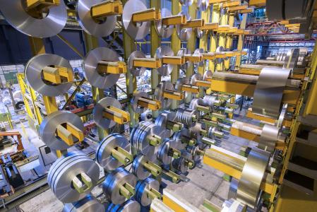 Elektroband von thyssenkrupp ist ein wichtiger Bestandteil der Stromversorgung und der Elektromobilität. Zu sehen ist dies auf der internationalen Fachmesse „Coilwinding“ in Berlin