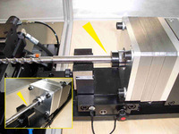 Der Bolzen liegt sauber am Werkstück an. Durch das System LOCKED-P geklemmt, nimmt er die Gegenkräfte des Fügevorganges problemlos auf(Foto:ACE & GRAF automation GmbH)