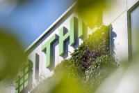 Die THM hat an Gebäude C10 eine begrünte Fassade erhalten.