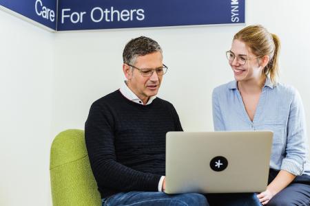 Das YOUNG WOMEN LEADERSHIP PROGRAM unterstützt Stipendiatinnen bei der Entwicklung ihrer individuellen Führungskompetenzen. Foto: Saja Seus / SYNK GROUP