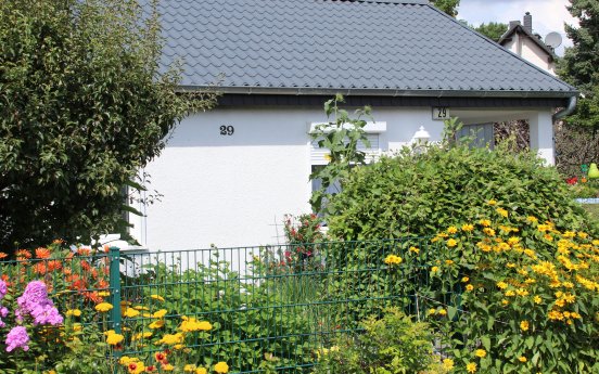 Von_herkömmlichen_Dachsteinen_nicht_zu_unterscheiden_-_Stahldachpfannen_von_LUXMETALL.jpg