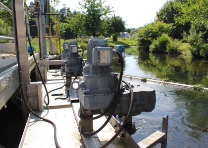 Seit vielen Jahren setzt die nrw Anlagentechnik für den Antrieb dieser Bürstensysteme auf Getriebemotoren von Bauer