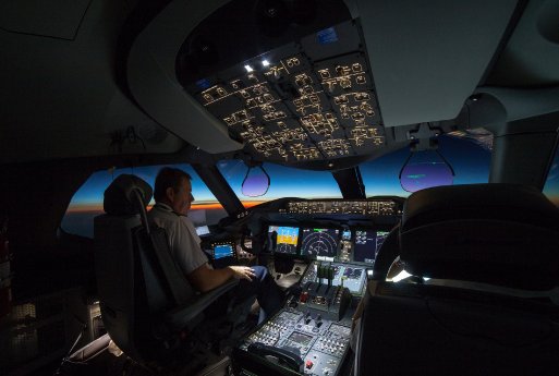 Collins_Aerospace_Flight_Deck_Image.jpg