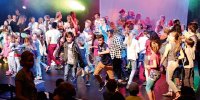CultureClouds realisiert seit 2001 unterschiedlichste Kunst- und Spielprojekte mit Kindern und Jugendlichen. Seit 2020 stehen neue Aspekte und unentdeckte Di-mensionen von Kunst und Spiel im Fokus unserer Arbeit. In den letzten beiden Jahren wurde das Thema Veränderung in den Projektformaten Pop-ups, Festivals und Labs ergründet und erforscht. (Quelle: CultureClouds, Alexander Wenzlik) CultureClouds realisiert seit 2001 unterschiedlichste Kunst- und Spielprojekte mit Kindern und Jugendlichen. Seit 2020 stehen neue Aspekte und unentdeckte Di-mensionen von Kunst und Spiel im Fokus unserer Arbeit. In den letzten beiden Jahren wurde das Thema Veränderung in den Projektformaten Pop-ups, Festivals und Labs ergründet und erforscht. (Quelle: CultureClouds, Alexander Wenzlik)