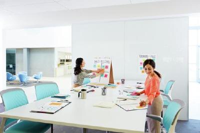Post-it Haftnotizen helfen, Meetings effektiv und farbenfroh zu strukturieren – auch auf Abstand / Foto: 3M