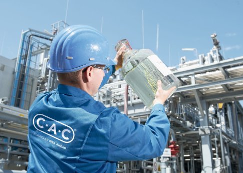 CAC_synfuel_glasflasche_credit-CAC sm.jpg
