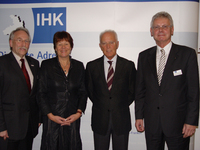 Die neu gewählten IHK-Vizepräsidenten Prof. Dr. Harald Unkelbach, Katrin Löbbecke mit IHK-Präsident Thomas Philippiak und IHK-Hauptgeschäftsführer Heinrich Metzger (von links)