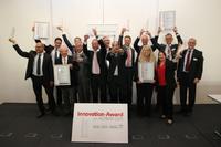 Alle Gewinner des Innovation Award im Überblick (v.l.n.r.): Roni Mansur/ DIR Technologies, Nico Gitz/KSB, Dr. Ing. Hans-Eckhard Koenen/Iludest, Christoph Emde/KSB, Stefan Opis/Iludest, Harald Fischer/Witec, Dr. Joachim Koenen/Witec, Jean-Luc Beulay/Novasep, Jan Metzger/ C. Otto Gehrckens, Ulrich H. Hempen/Wago, Camille Flores/Powder Systems, Michelle Frisch/ Powder Systems, Thomas Albers/Wago und Gerd Kielburger. (Bild: Schäffner/PROCESS)