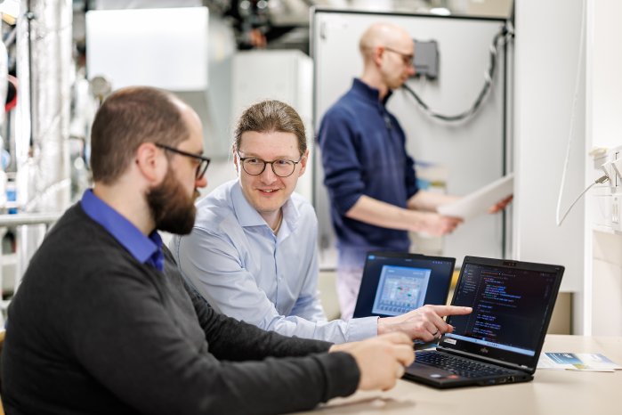 Pressefoto_intEMT_Entwicklung_copyright-DanielKarmann-FraunhoferIISB.jpg
