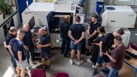 Zuwachs im Würzburger Technikum des SKZ: die Zhafir Zeres 1200V/300/B36mm von Haitian. (Foto: Luca Hoffmannbeck, SKZ)