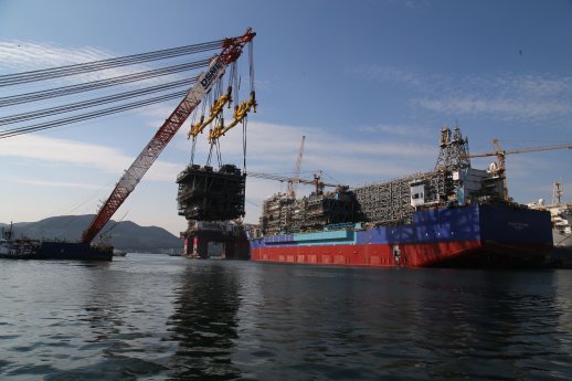 HIMA_INPEX LNG Project FPSO in South Korea, September 2015.JPG