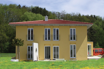 Mit den speziellen Leichtbetonwandelementen können alle Hausformen und -größen schnell und günstig erstellt werden. Foto: Dennert Poraver GmbH