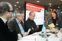 Beim Frühstücks-Talk diskutierten Yannik Stäbler (Messe Stuttgart), Andreas Hausch (Geschäftsführer Fachverband Elektro- und Informationstechnik Baden-Württemberg) und Kai Bierich (Architekturbüro studio bierich) unter der Moderation von Rebecca Marquardt (Messe Stuttgart) über die Schwerpunkte der Messe und die zielgruppenorientierten Angebote im Rahmenprogramm der eltefa. | Bildnachweis: Landesmesse Stuttgart GmbH & Co. KG Beim Frühstücks-Talk diskutierten Yannik Stäbler (Messe Stuttgart), Andreas Hausch (Geschäftsführer Fachverband Elektro- und Informationstechnik Baden-Württemberg) und Kai Bierich (Architekturbüro studio bierich) unter der Moderation von Rebecca Marquardt (Messe Stuttgart) über die Schwerpunkte der Messe und die zielgruppenorientierten Angebote im Rahmenprogramm der eltefa. | Bildnachweis: Landesmesse Stuttgart GmbH & Co. KG