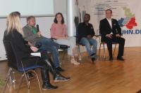 Die Jungunternehmer bei der Podiumsdiskussion