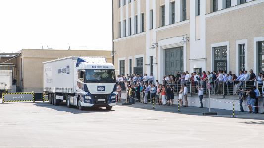 Autonomous Yard Maneuvering: At its Local Value Day in Munich, Knorr-Bremse demonstrated a semitrailer rig that can perform autonomous maneuvers in depots off the public roads / Photo: © Knorr-Bremse