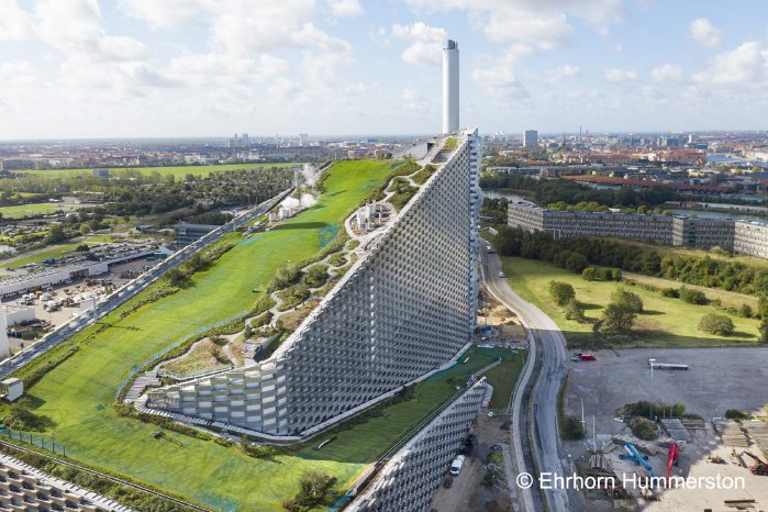 Das riesige Dach der hochmodernen Müllverbrennungsanlage Amager Ressource Center in Kopenhagen b.tif