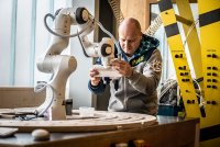 Cobots erleichtern den Unternehmensalltag erheblich. Die Messe Cobots4You zeigt Techniken und Anwendungen der neuen Helfer.