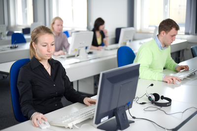 Rund 270 Erstsemester werden in intensiv betreuten Kleingruppen mit Hilfe von Diamant/3 an das Rechnungswesen herangeführt.