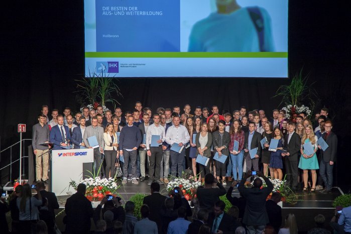 pm_IHK_Absolventenfeier_Heilbronn_2017_Gruppenfoto_MG_9635.jpg