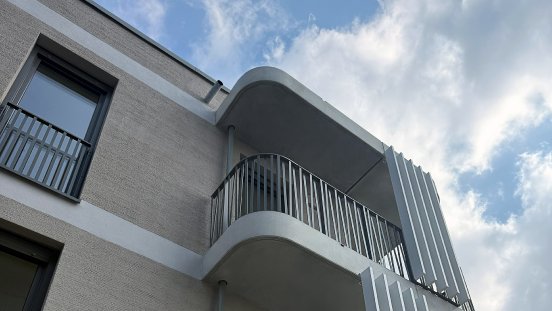 3_Referenzprojekt_Quartier Mittenheim in Oberschleißheim_Stabgeländer SIMPLUM.jpg