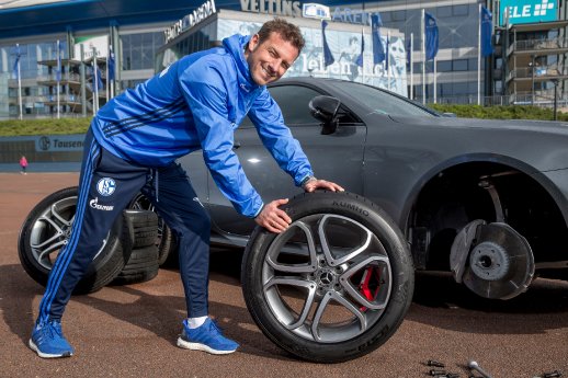 Schalke-Trainer Markus Weinzierl empfiehlt Aufzug von Sommerreifen.jpg