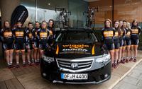 Das Wiggle Honda Pro Cycling Team (4.v.l. Anna-Bianca Schnitzmeier, 6.v.r. Rochelle Gilmore)