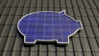 Symbolbild zur Einspeisevergütung 2025: Photovoltaik auf einem Hausdach in Deutschland. Im Kontext der neuen EEG-Regelungen für Eigenverbrauch, Volleinspeisung und PV-Unterkonstruktion. Symbolbild zur Einspeisevergütung 2025: Photovoltaik auf einem Hausdach in Deutschland. Im Kontext der neuen EEG-Regelungen für Eigenverbrauch, Volleinspeisung und PV-Unterkonstruktion.