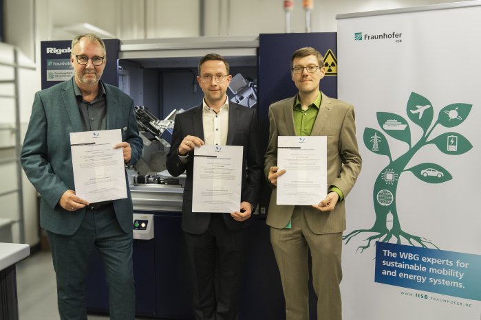 PressFoto_FraunhoferIISB_Georg-Waeber-Innovation-Award-2023_30x20cm-300dpi_CopyrightFraunhoferII.jpg