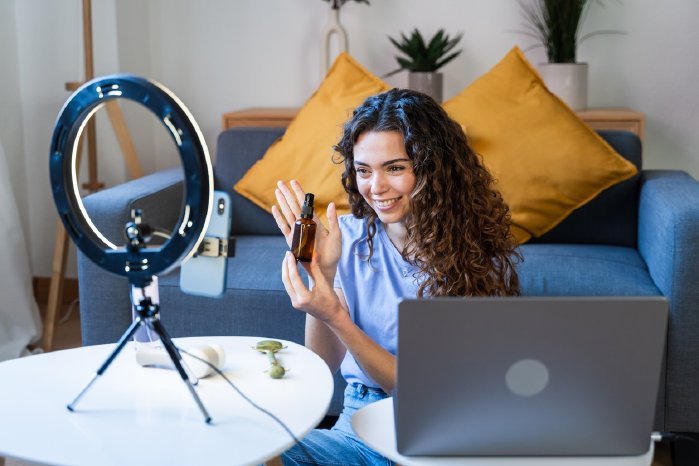 iStock-2035048955, Influenzer.jpg