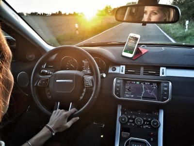 reboon-boonflip-kfz-halterung-iPhone-web.jpeg