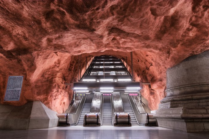 Stockholm_Metro_thyssenkrupp_Elevator.jpg