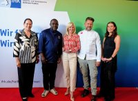 (v.li): IHK-Präsidentin Kirsten Hirschmann, Nelson Müller, Ulrike von der Groeben, Mike Süsser und Hauptgeschäftsführerin Elke Döring. Foto: H.Denzin/IHK Heilbronn-Franken