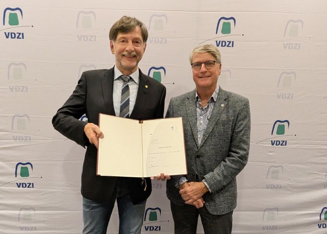 Pressebild_Goldene Ehrennadel_Volker Rosenberger.jpg