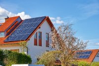 Mit einer PV-Anlage senkst du deine Stromkosten dauerhaft.