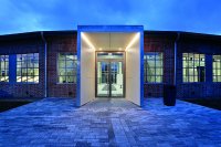 The disused rail depot in the town of Wittstock (Dosse) has been extensively renovated. Having been decommissioned in the 1990s, a marketing and event centre can now be found in the listed building. / Photographer: Fotostudio Mantey / Architekturbüro Mittelbach / Usage rights: Schüco International KG