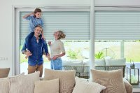 Beim Fahren von Rollläden mit der neuen SI-Antriebsgeneration ist nichts zu hören – auch bei gespitzten Ohren nicht: Der neue SI Pro-com bewegt besonders leise die Behänge und verfügt über die Möglichkeit die Fahrgeschwindigkeit aktiv abzusenken, um zur zusätzlichen Geräuschminimierung beizutragen.