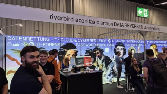 DATA REVERSE®-Team gemeinsam mit den Partnerunternehmen.jpg
