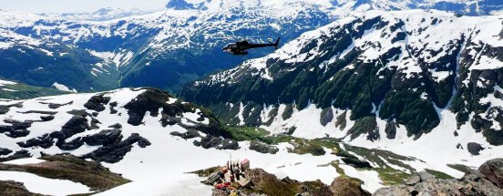 Goliath Resources - Helikopter im Anflug auf Bohrstandort auf Golddigger_GI NEU.webp