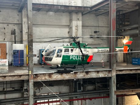 hochwerk_trainingshalle_polizei_heli.png