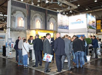 Remmers präsentiert den Messebesuchern der denkmal in Leipzig einzigartige Produkte aus dem Bereich der Reinigung und Sanierung von Wänden und Fassaden im Innen- und Außenbereich / Bildquelle: Remmers, Löningen