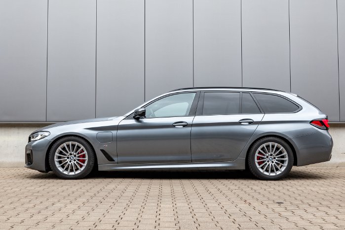 BMW 530e Touring G31 - Sportfedern - Seite.jpg