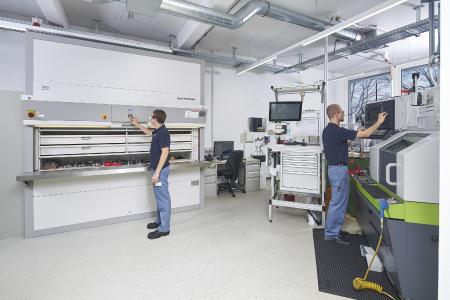 Der Hänel Rotomat® Lagerlift ist das platzsparende und zentrale
Werkzeuglager für die gesamte Abteilung.
