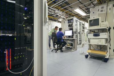 Das geheime Gehirn des Kabelnetzes: Der Serverraum von primacom