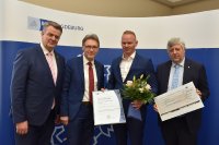André Rummel (Hauptgeschäftsführer der IHK Magdeburg), Prof. Jens Strackejahn (Otto-von-Guericke-Universität Magdeburg), Dr. Stephan Trautsch (Preisträger der Otto-von-Guericke-Universität Magdeburg), Klaus Olbricht (Präsident der IHK Magdeburg) André Rummel (Hauptgeschäftsführer der IHK Magdeburg), Prof. Jens Strackejahn (Otto-von-Guericke-Universität Magdeburg), Dr. Stephan Trautsch (Preisträger der Otto-von-Guericke-Universität Magdeburg), Klaus Olbricht (Präsident der IHK Magdeburg)