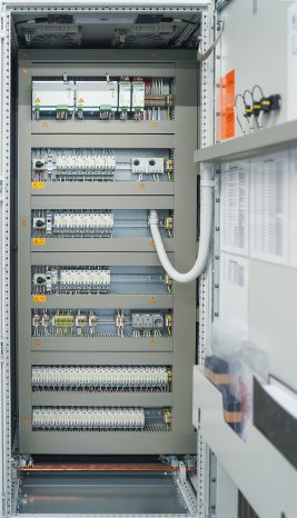 Inside view of the control cabinet_cr_SpiraTec AG.jpg